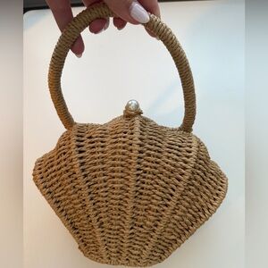 Shell Shaped Wicker Woven Handbag - Tan